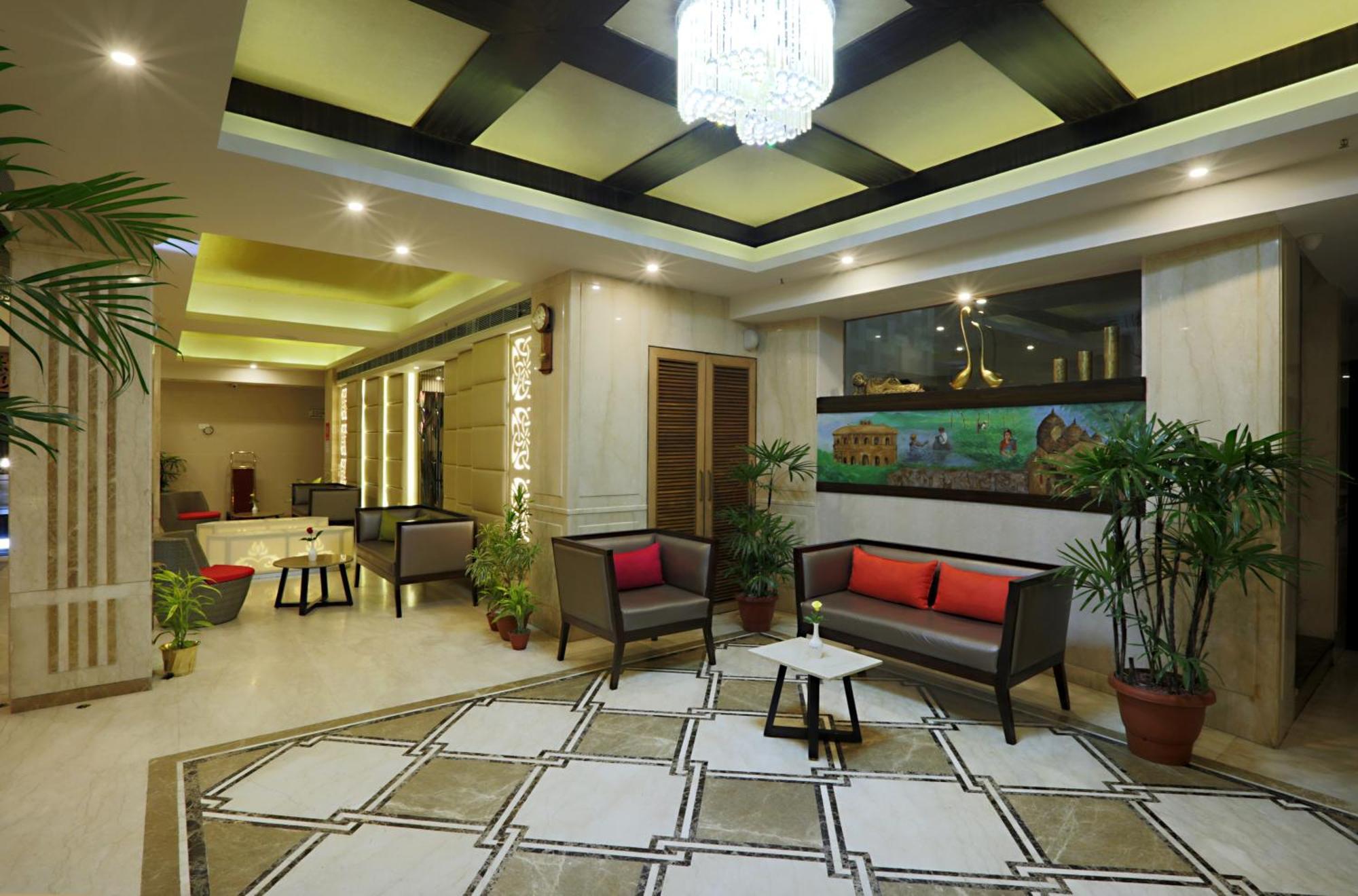 Cardinal Express Oxmo Delhi Airport Hotel 4*